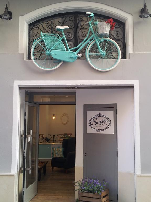 Hotel Smile & Co Hostal Boutique Alicante Exterior photo