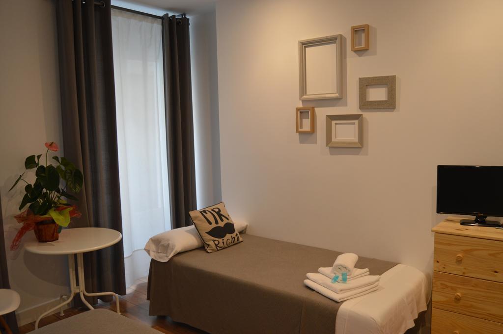 Hotel Smile & Co Hostal Boutique Alicante Room photo