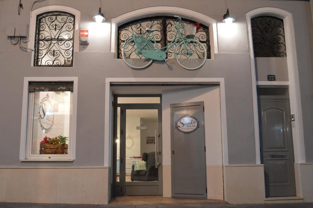 Hotel Smile & Co Hostal Boutique Alicante Exterior photo