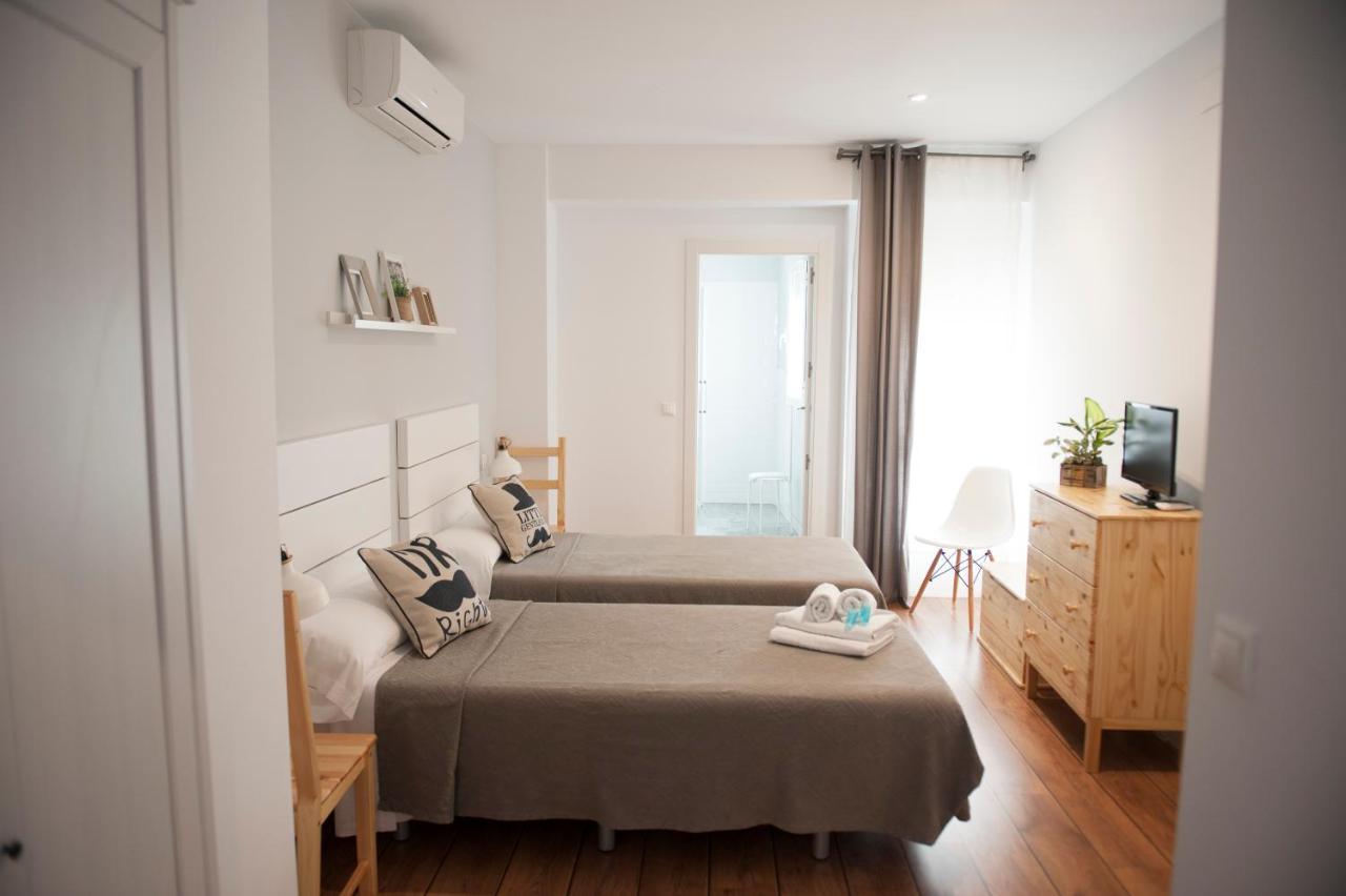 Hotel Smile & Co Hostal Boutique Alicante Exterior photo